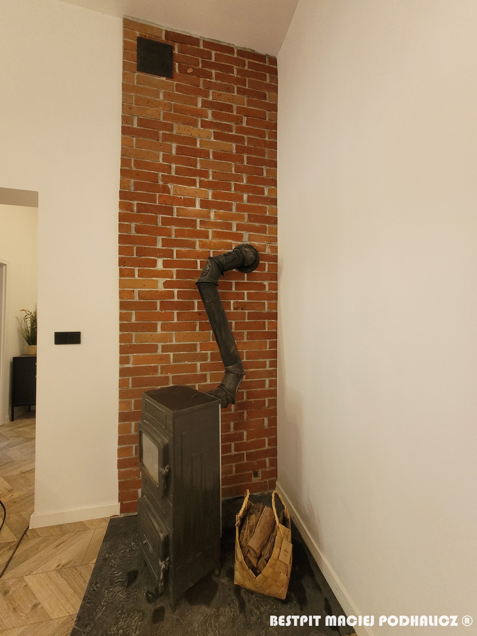 Wykończenie pokoju w kamienicy.