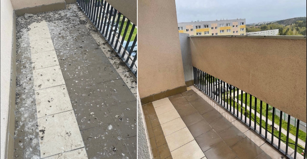 Balkon przed i po czyszczeniu, widoczne zabrudzenia ptasimi odchodami oraz umyta powierzchnia z mokrymi płytkami.