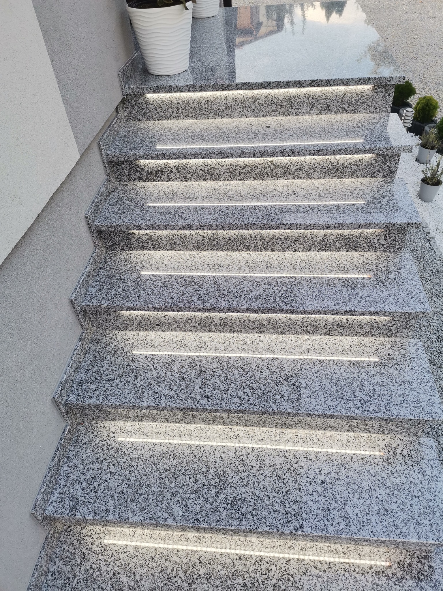 montaż podświetlenia zewnętrznego