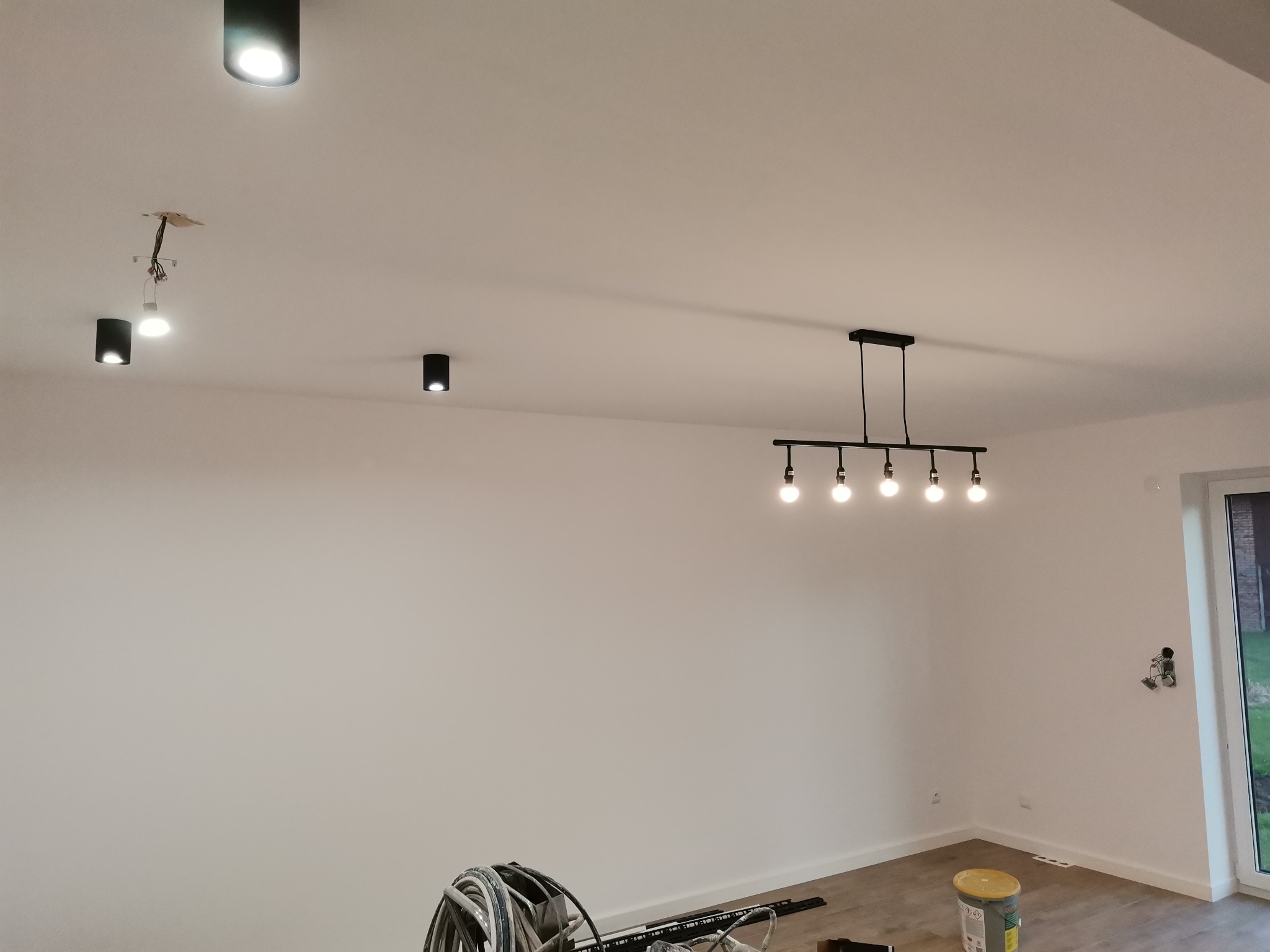 montaż oświetlenia