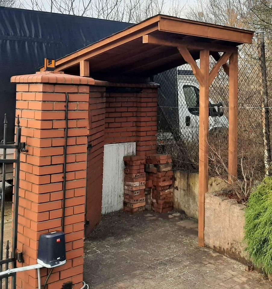 Zadaszenie nad furtką, przy ogrodzeniu