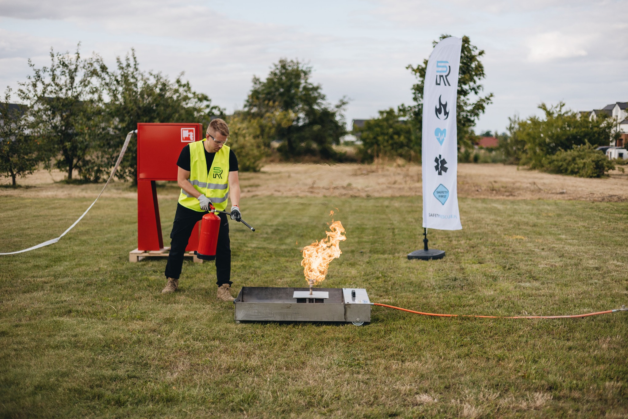 Gaszenie gazu palnego za pomocą gaśnicy