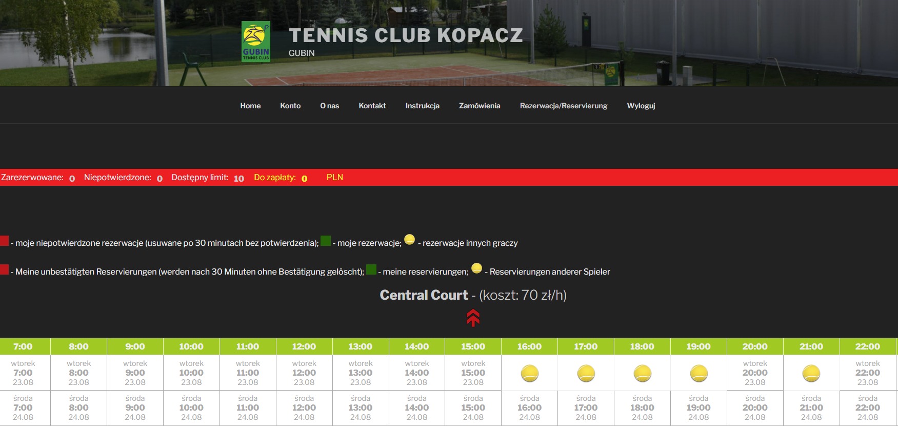 Zrzut ekranu strony internetowej klubu tenisowego z widocznym harmonogramem rezerwacji kortów na poszczególne godziny i dni tygodnia, z logo klubu w lewym górnym rogu.
