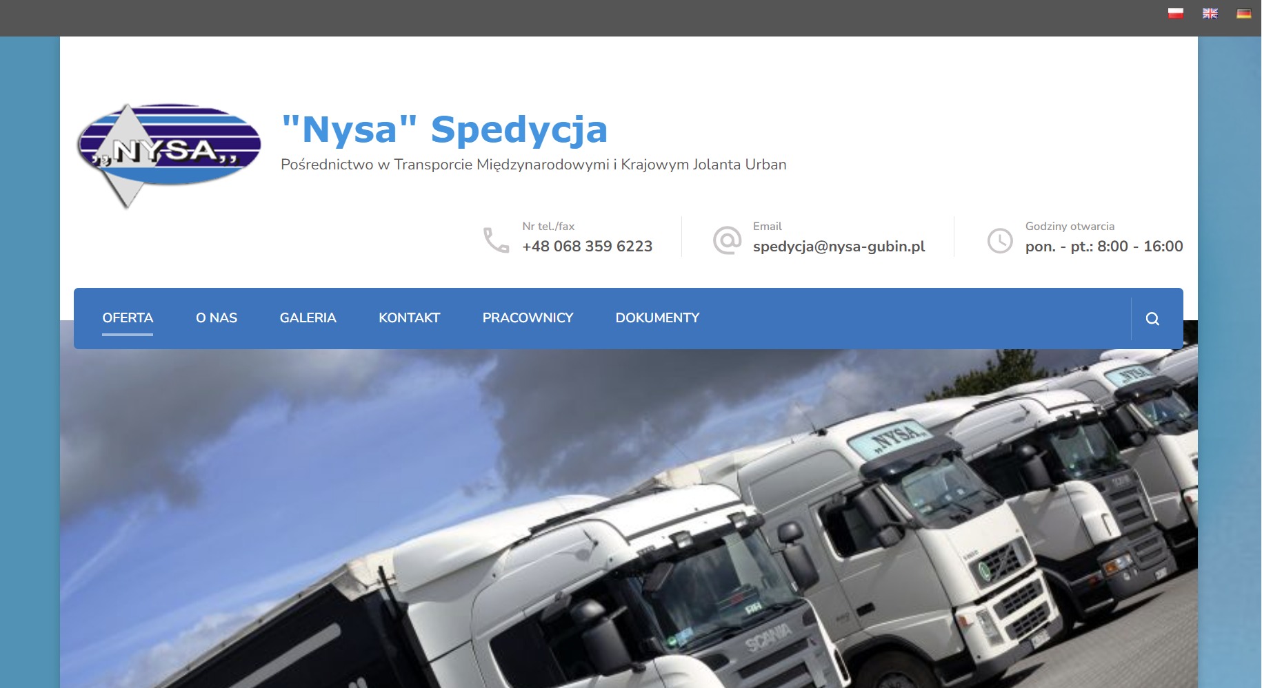 Strona internetowa firmy spedycyjnej Nysa z rzędem białych ciężarówek na tle błękitnego nieba z chmurami.