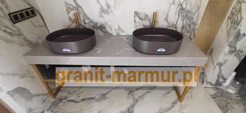 blat łazienkowy z konglomeratu kwarcowego