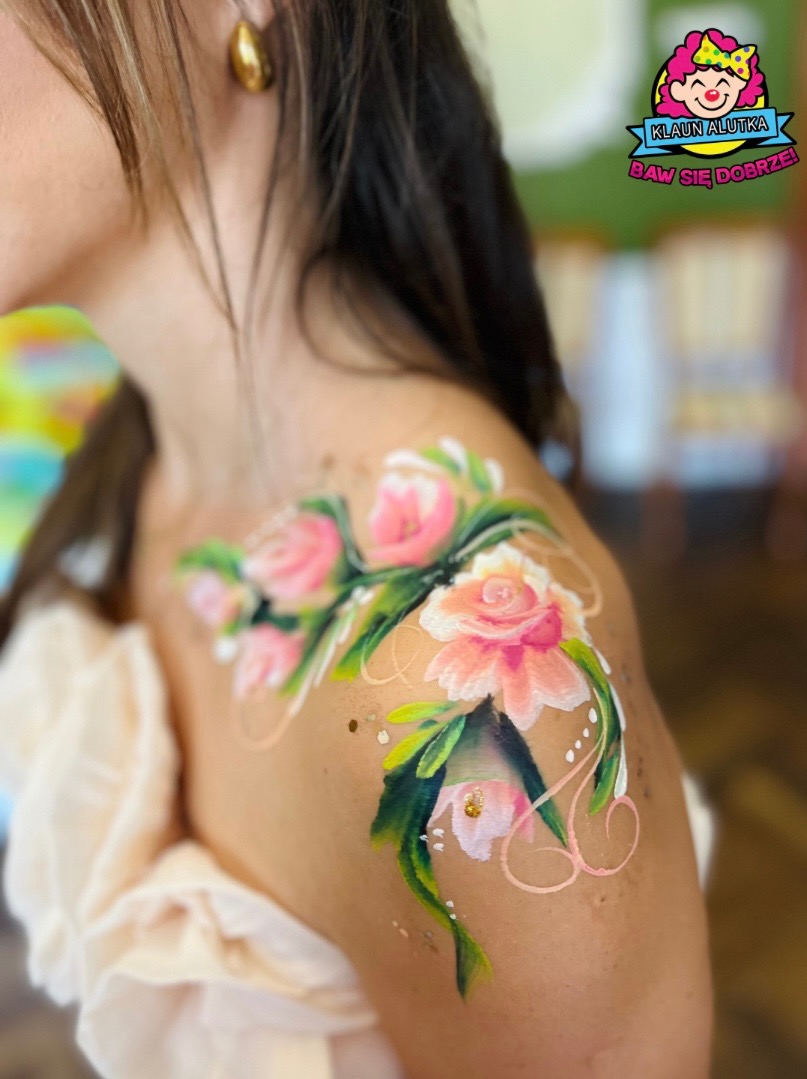 Artystyczne malowanie ciała i twarzy to świetna atrakcja na każdą imprezę.