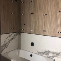 Możliwe z białym montażem. 