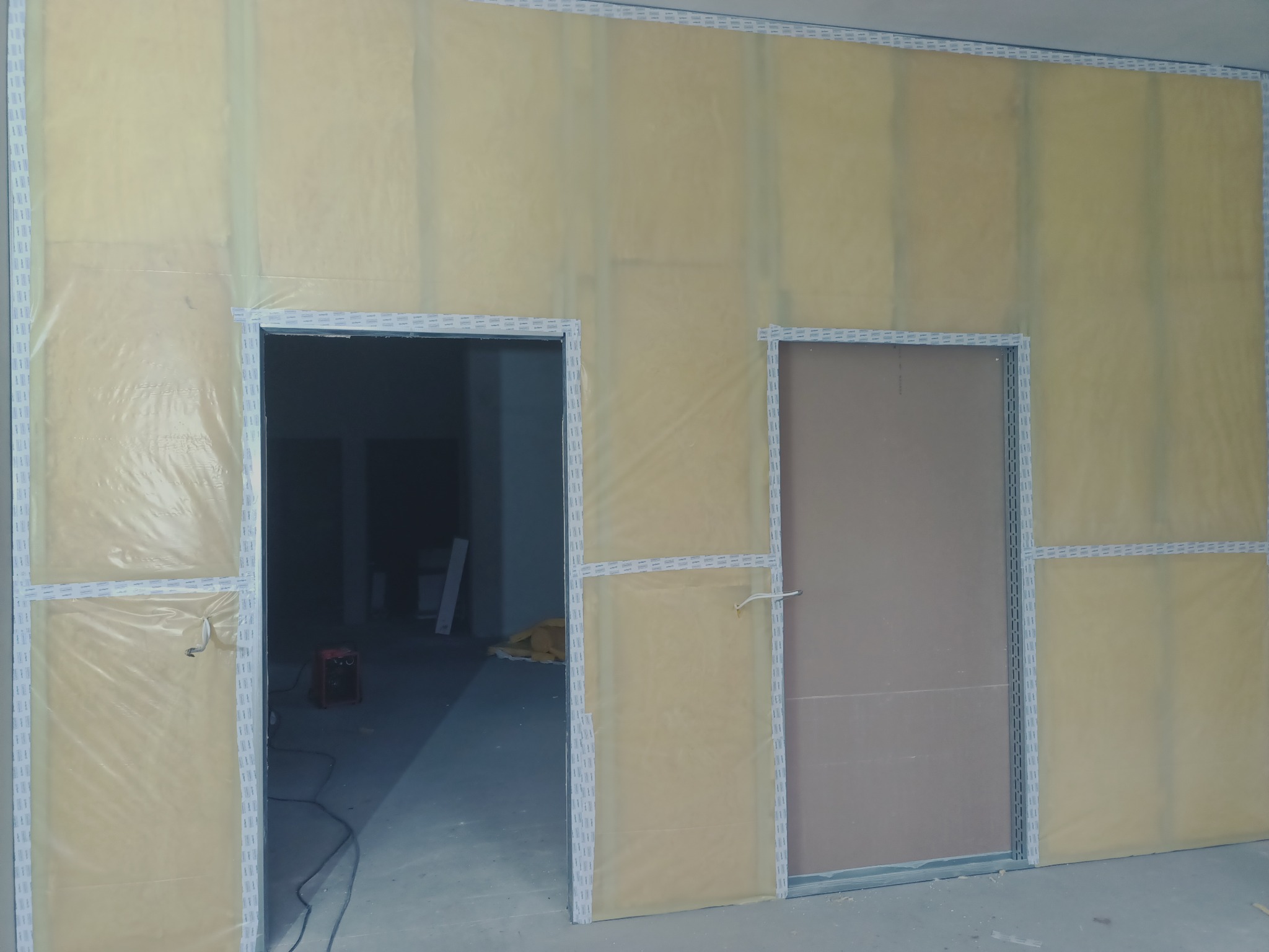 Wygłuszenie i docieplenie ściany kartongipsu