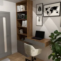 Wizualizacja domowego biura z drewnianym regałem, biurkiem z szufladą, krzesłem obrotowym i laptopem, uzupełniona o grafiki na ścianie i roślinę doniczkową.