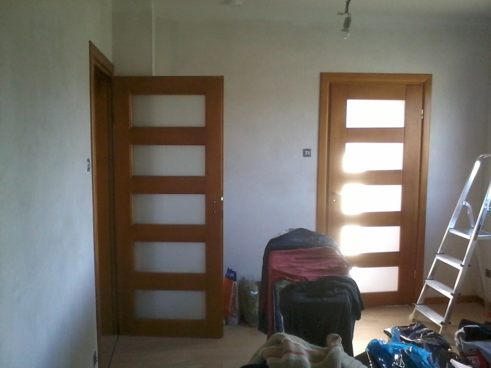 Wykonanie Drzwi z Opaskami i Montażem