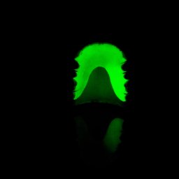 KarDent Lab & Academy - Fluorescencyjny model szczęki z zębami, podświetlony na zielono na czarnym tle, z widocznym odbiciem.