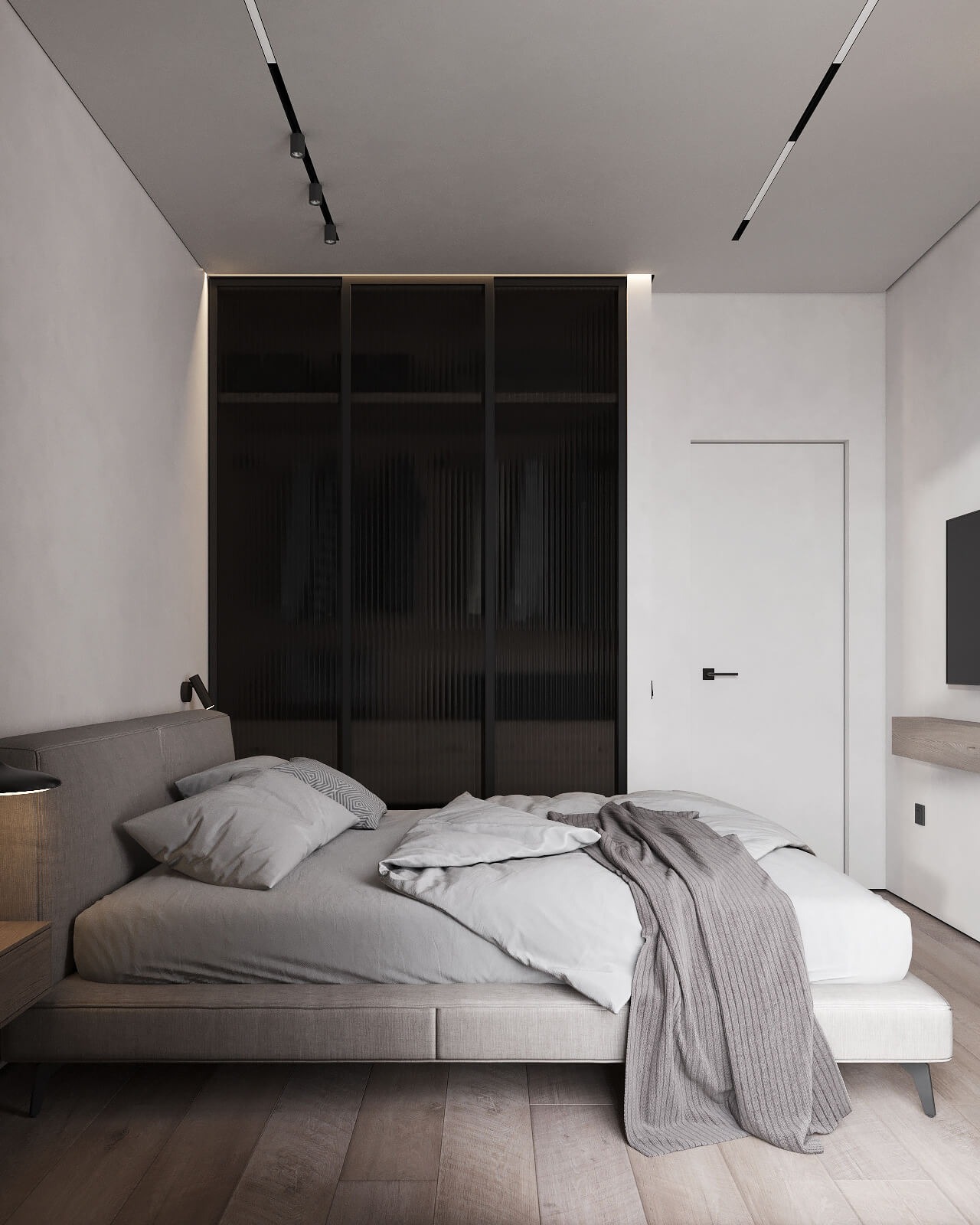 Nowoczesna sypialnia w minimalistycznym stylu z dużym łóżkiem, ciemną ścianą z pionowymi żłobieniami i oświetleniem szynowym na suficie.