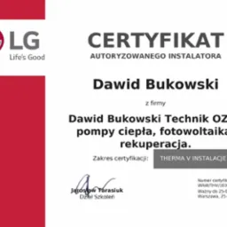 Certyfikat autoryzowanego instalatora LG dla Dawida Bukowskiego z firmy Dawid Bukowski Technik OZE, specjalizującej się w pompach ciepła, fotowoltaice i rekuperacji. Zakres certyfikacji: Therma V...