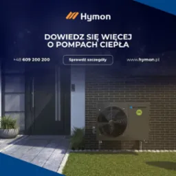 Czarna pompa ciepła marki Blaupunkt zamontowana na zewnątrz budynku z cegły, widoczna z boku, z logo firmy Hymon w górnej części zdjęcia i tekstem reklamowym.