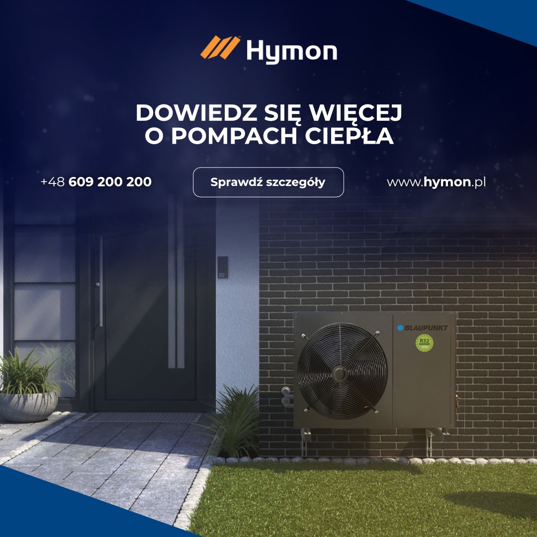 Czarna pompa ciepła marki Blaupunkt zamontowana na zewnątrz budynku z cegły, widoczna z boku, z logo firmy Hymon w górnej części zdjęcia i tekstem reklamowym.