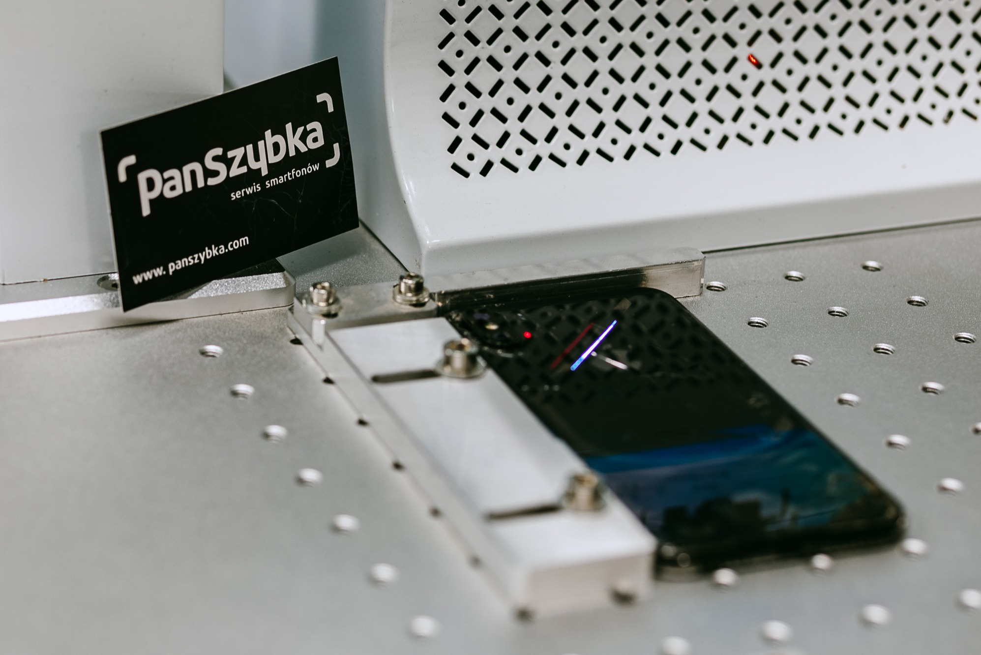 Wymiana klapki w telefonie. Profesjonalny serwis smartfonów Kraków.