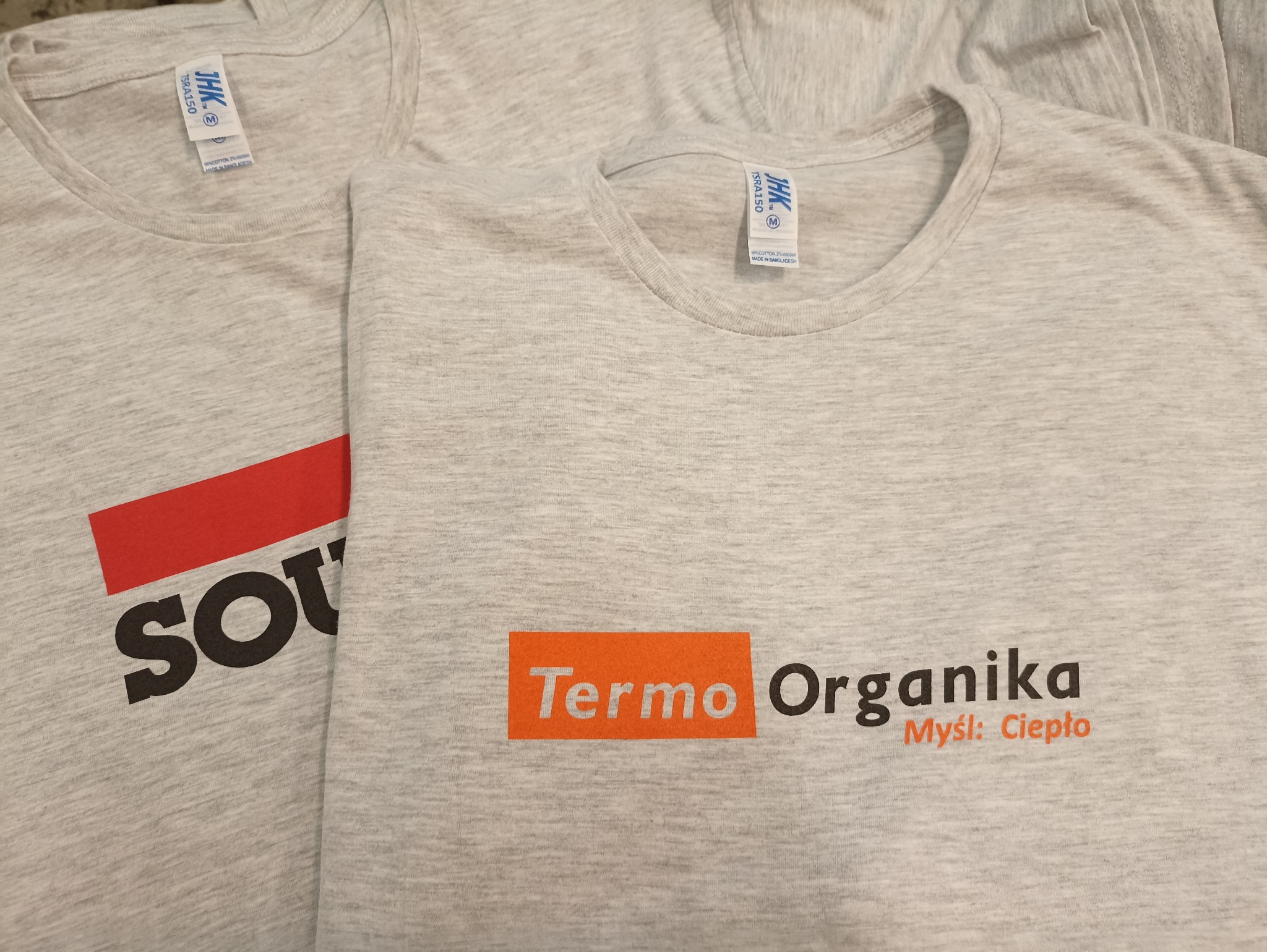 Nadruki na koszulkach bawełnianych dwukolorowe wykonanie sitodrukiem,