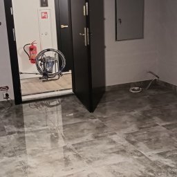 Wykonanie płytek szpachlowania i malowania biura