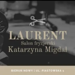 Monochromatyczne zdjęcie wizytówki salonu z fryzjerskim sprzętem w tle, logo z nożyczkami, adres i numer telefonu.