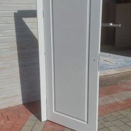 Mateusz Kowalczuk - Drzwi bezprzylgowe, drewno klejone warstwowo, kolor paleta ral