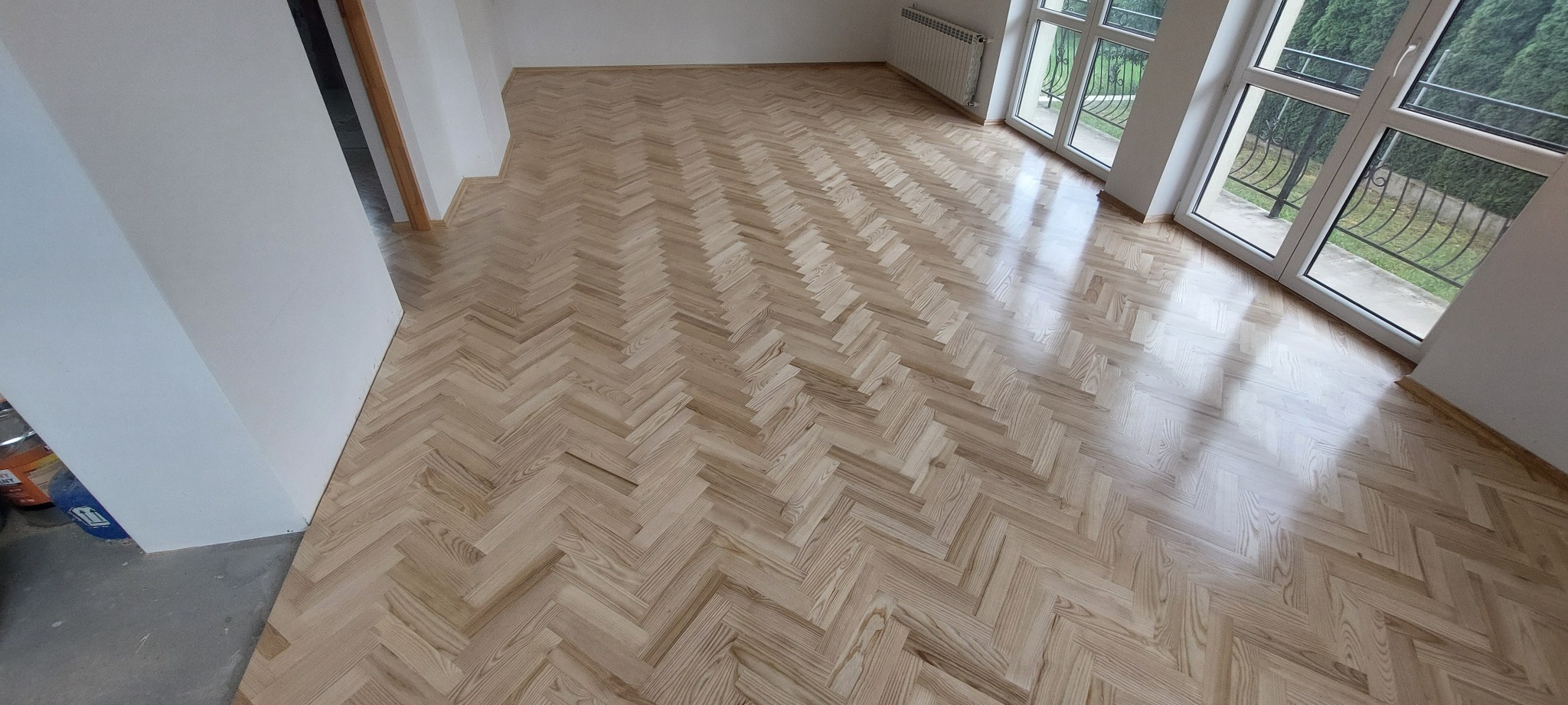 Układanie, cyklinowanie, lakierowanie - parkiet jesion