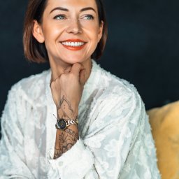 Jestem ekspertem w sprzedaży z 20-letnim doświadczeniem,  łączącym techniki sprzedaży z wiedzą psychologiczną ze studiów mgr. Szkolę ze sprzedaży tel., bezpośredniej i umawianiu spotkań. Jestem praktykiem, aktywnie sprzedaje każdego dnia. 