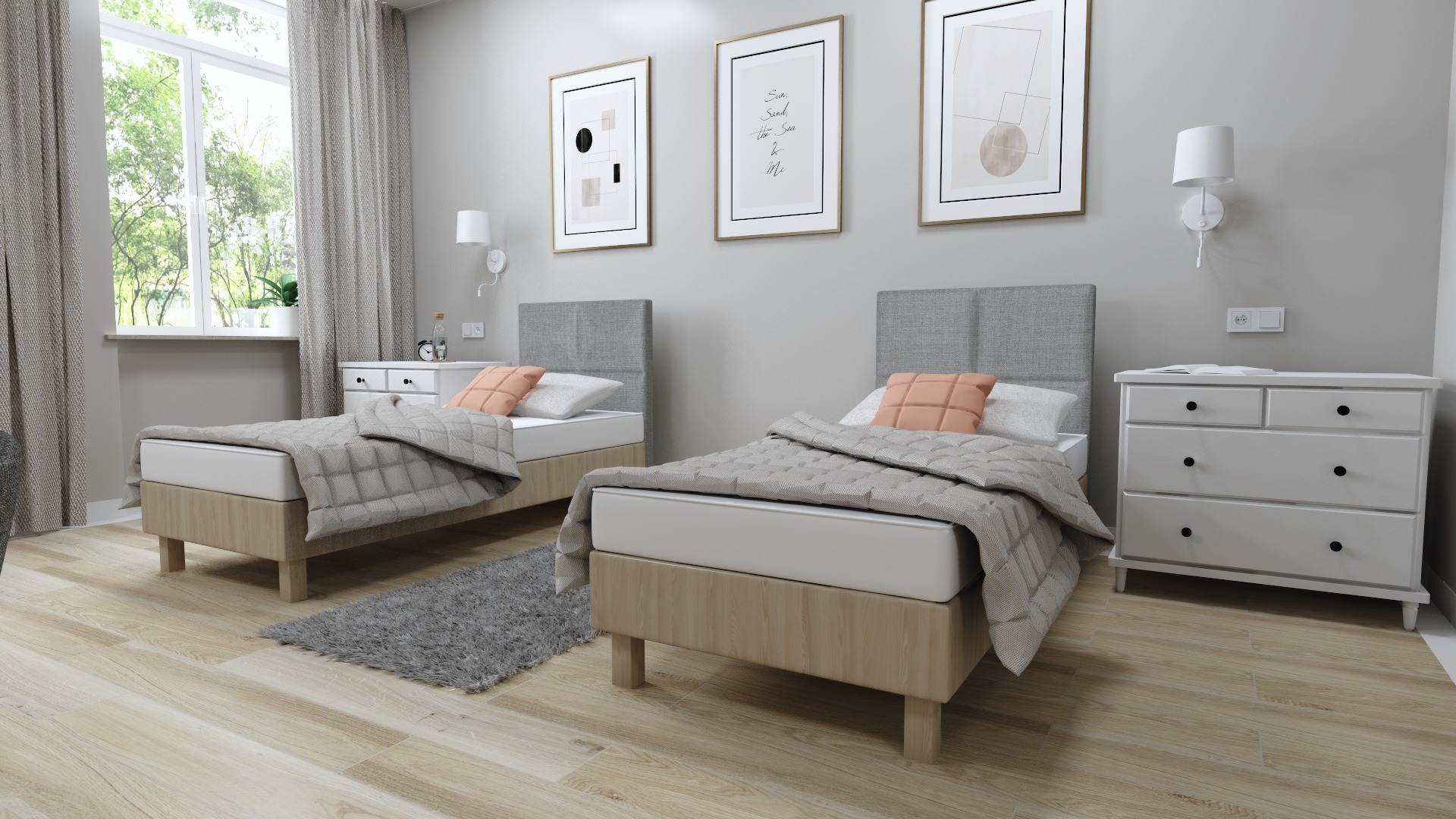 Pokój dla pacjentów z dwoma łóżkami pojedynczymi, szarą pościelą i pomarańczowymi poduszkami, uzupełniony białymi szafkami nocnymi i abstrakcyjnymi obrazami na ścianie.