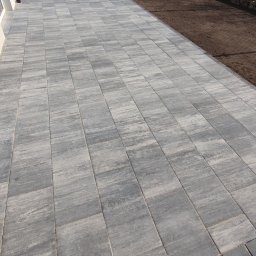 KomarBruk Łukasz Białobrzewski - Usługi brukarskie