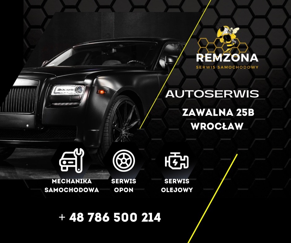 Czarny, matowy samochód luksusowy przed logo autoserwisu Remzona we Wrocławiu, z informacjami o mechanice samochodowej, serwisie opon i serwisie olejowym.