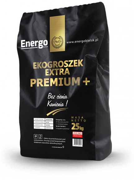 Czarny, foliowy worek z ekogroszkiem Extra Premium+ marki Energo, z widocznym logo firmy i informacją o masie netto 25kg oraz oznaczeniem 'Polski Producent'.