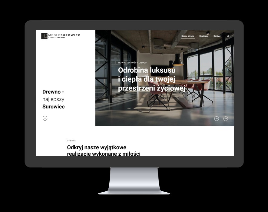 Monitor wyświetlający stronę internetową firmy meblowej z minimalistycznym designem i hasłem 'Odrobina luksusu i ciepła dla Twojej przestrzeni życiowej'. Widoczne menu strony, logo firmy i zdjęcie...