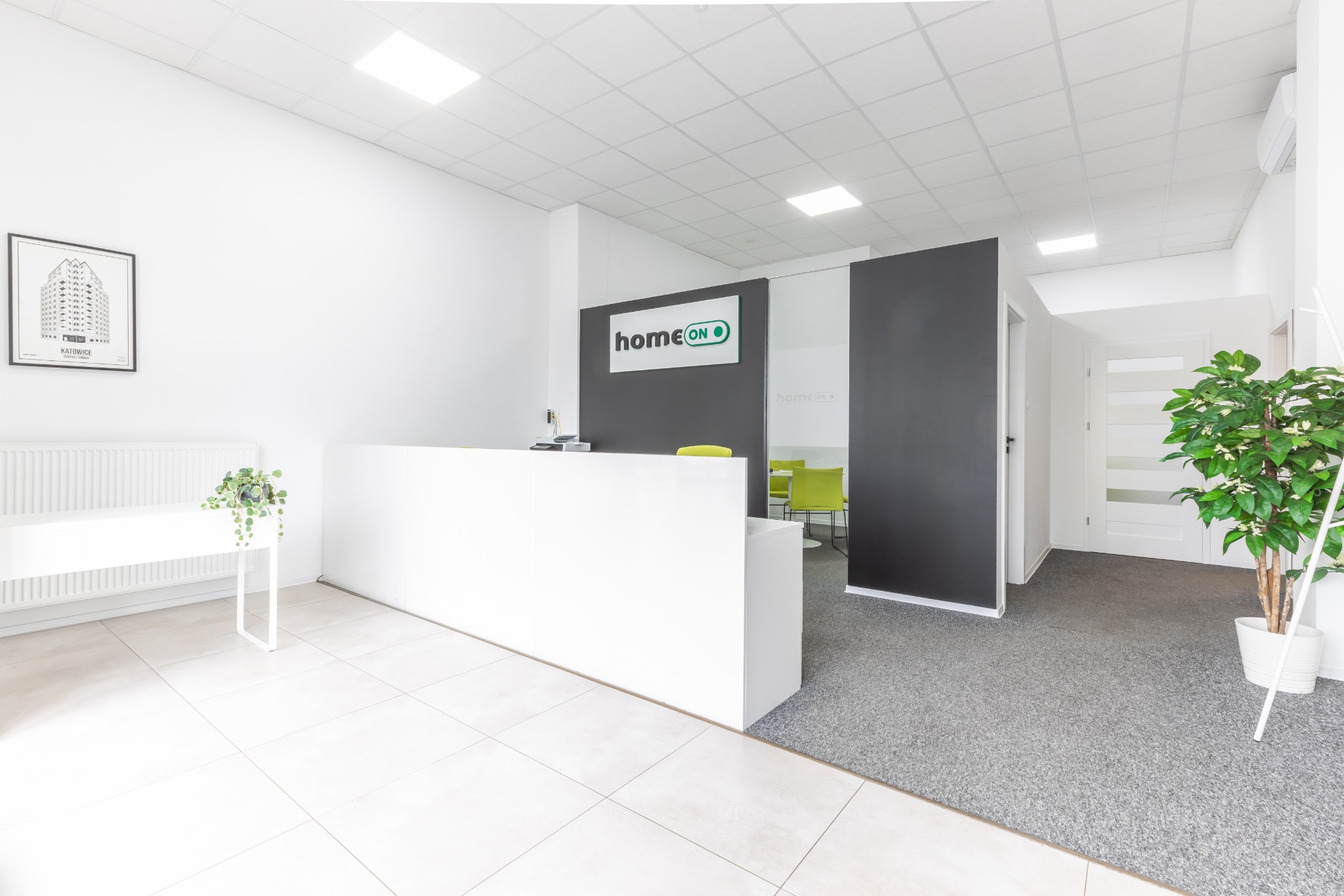 wnętrze biura nieruchomości HomeOn