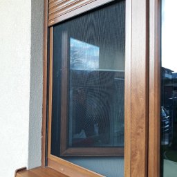 Moskitiera okienna zamontowana z roletą zewnętrzną
Realizacja ul. Lipniak