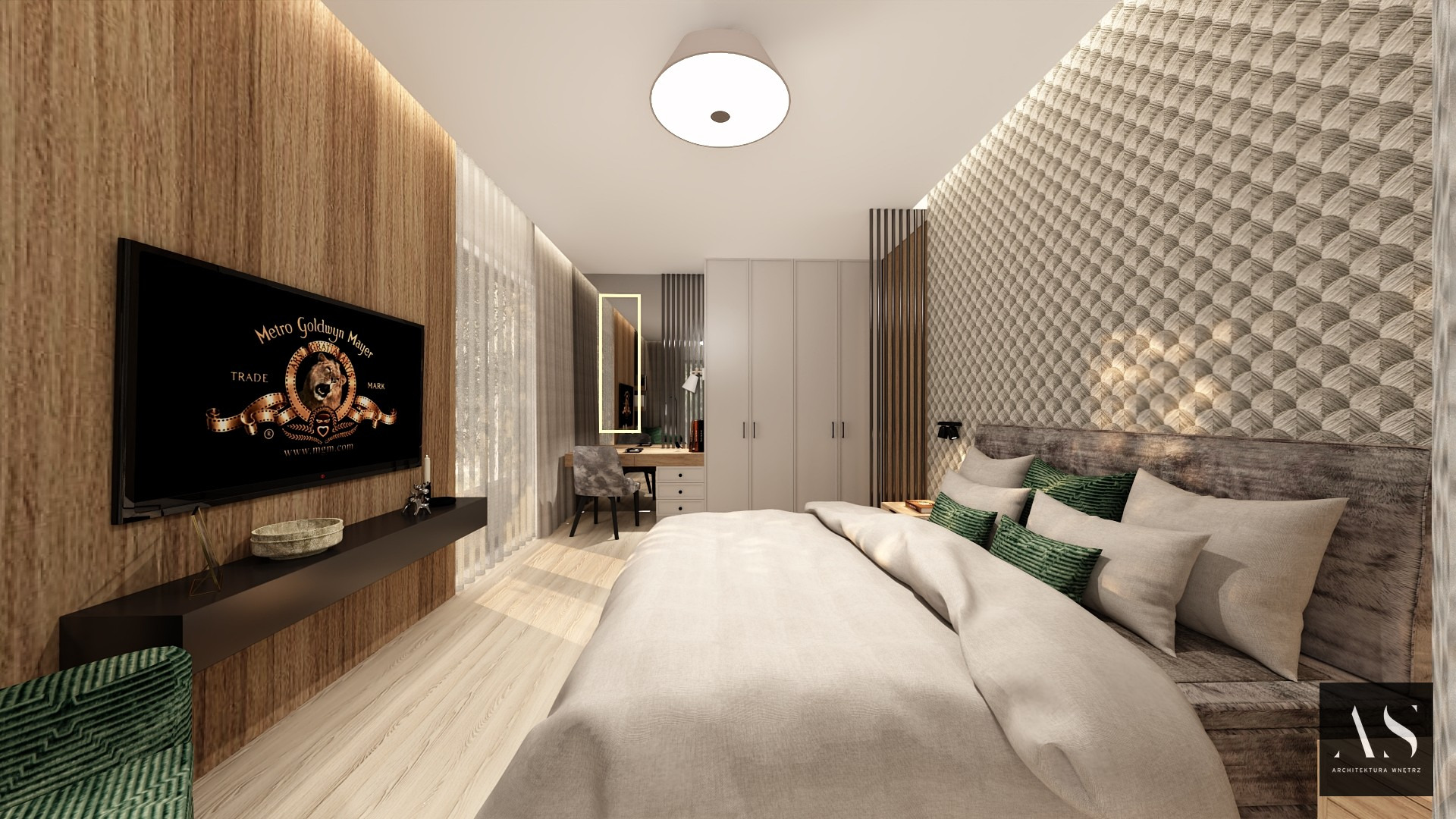 Nowoczesna sypialnia z łóżkiem z szarą pościelą i zielonymi poduszkami, drewnianą ścianą, telewizorem z logo MGM, toaletką z lustrem i garderobą.