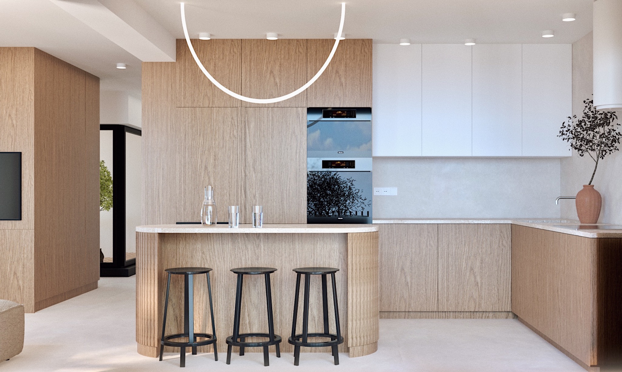 Nowoczesna kuchnia z drewnianymi frontami, białymi szafkami górnymi i wyspą z trzema czarnymi hokerami, oświetlona półokrągłą lampą LED.