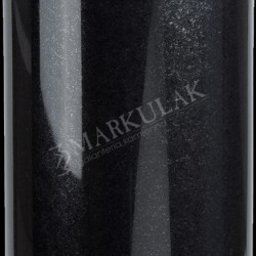 PRACOWNIA KAMIENIA LEXBUD SP Z O.O. - Czarny, polerowany wazon z kamienia, cylindryczny kształt z otworem na kwiaty, widoczne logo firmy kamieniarskiej.