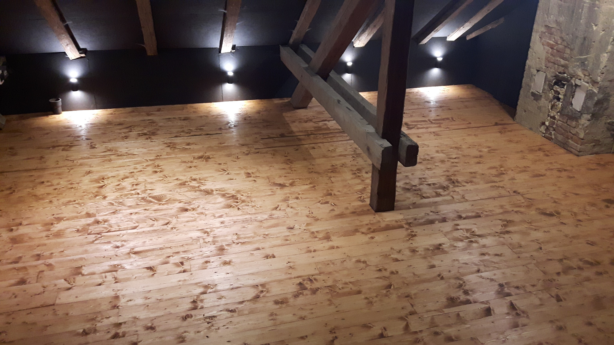 Podłoga świerkowa olejowana