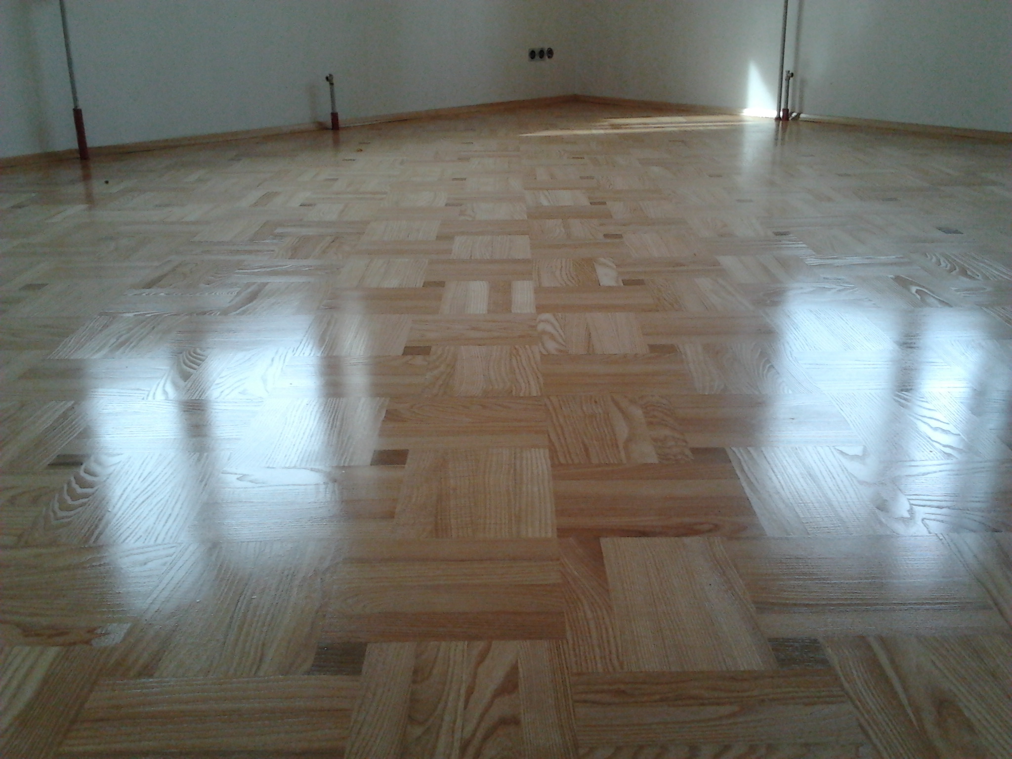 Parkiet jesionowy z kostką dębową lakier półmat