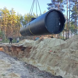 ADONIS Ogrody Andrzej Judziński - Montaż zbiorników na wodę we wcześniej przygotowanym wykopie