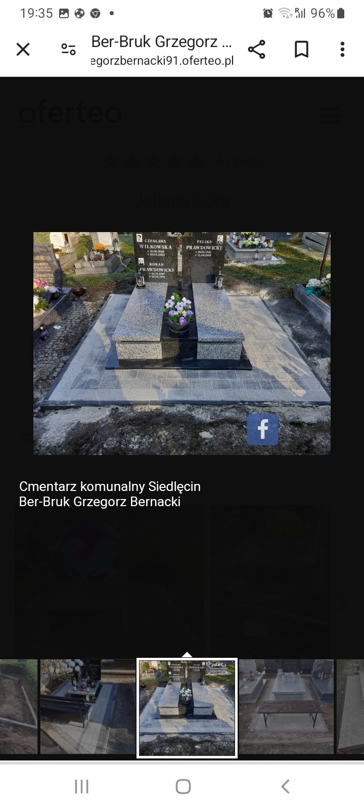 Wykonane z kostki granitowej obramowanie grobu z nagrobkami i kwiatami na cmentarzu komunalnym.