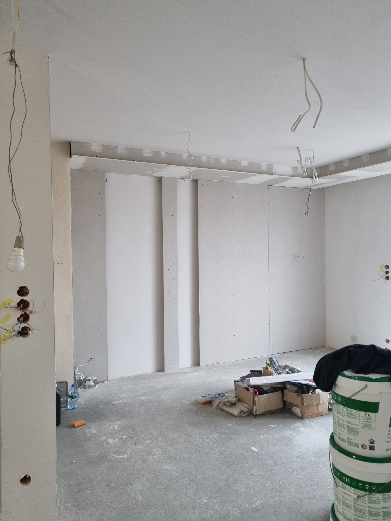 Sufit ozdobny plus przedscianka na led z płyty gk.