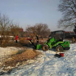 AVANT z rębakiem do gałęzi