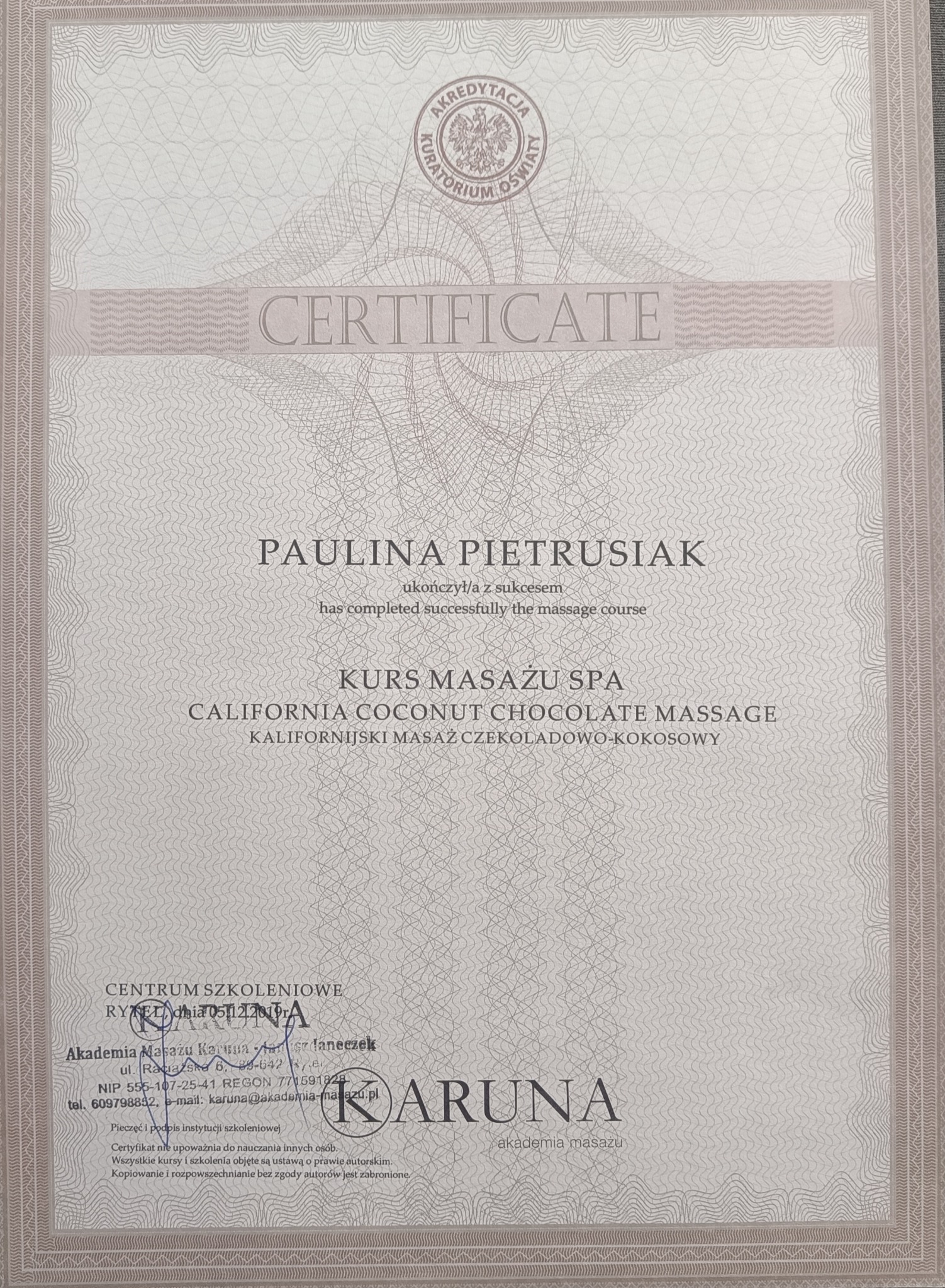 Certyfikat ukończenia kursu masażu SPA California Coconut Chocolate Massage przez Paulinę Pietrusiak, wydany przez Akademię Masażu Karuna z Rybnika dnia 05.12.2019.