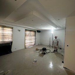 Początek prac związanych z kładzeniem podlogi