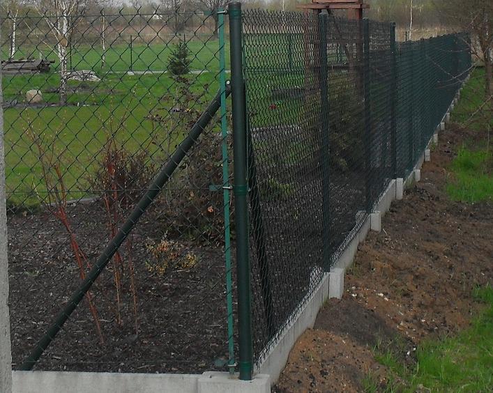 Montaż ogrodzeń z różnych materiałów