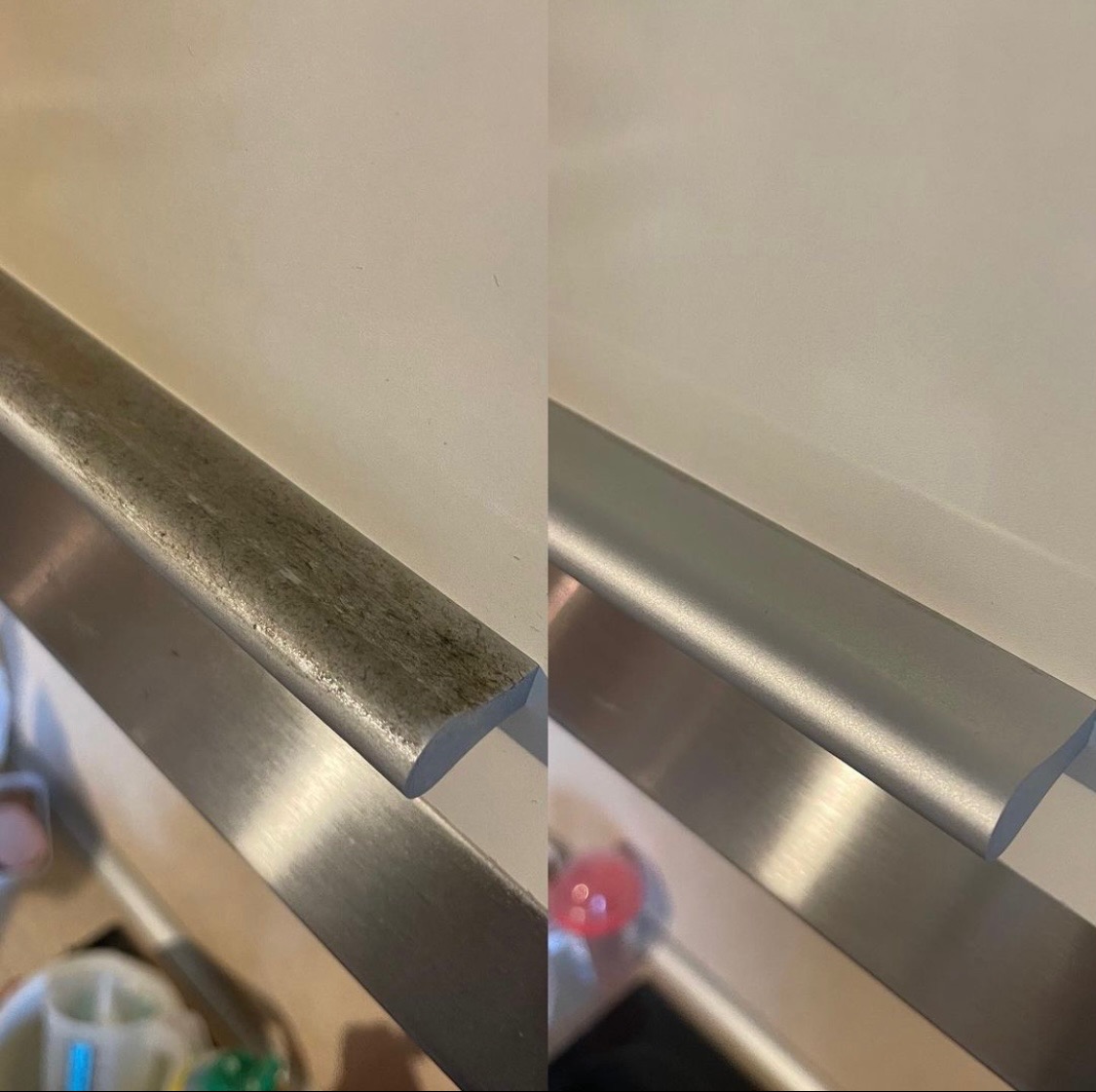 Porównanie: metalowa listwa przed i po czyszczeniu, widoczna wyraźna różnica w połysku i usunięciu zabrudzeń.