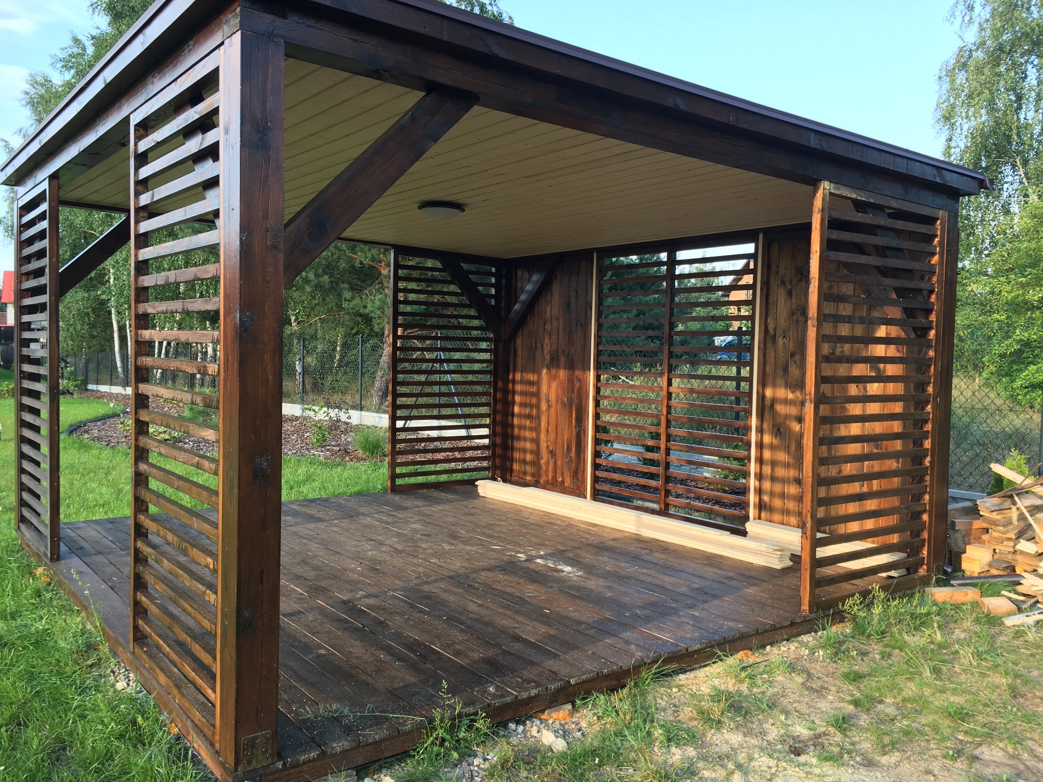 Wykonujemy też altany lub wiaty przydomowe