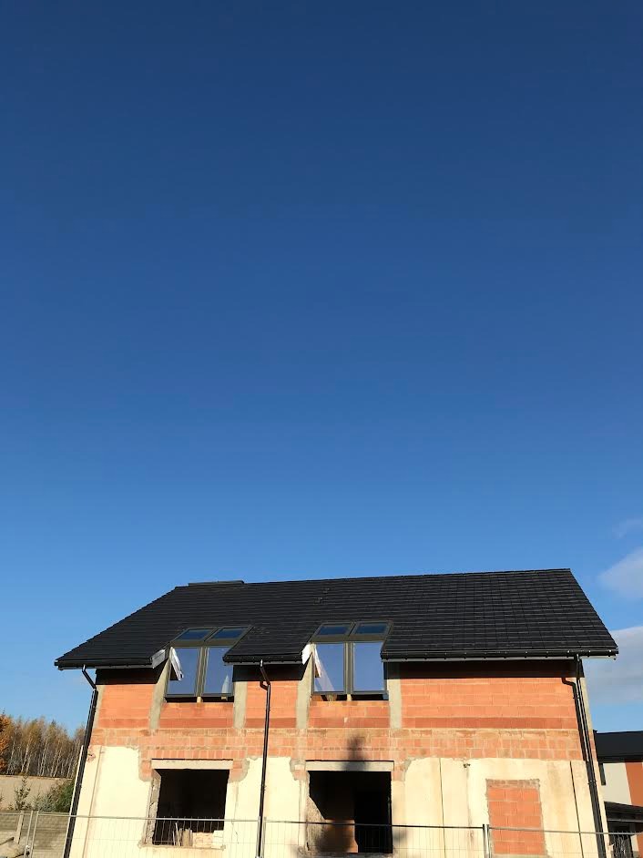 Okna kolankowe Farko i dachówka Orea 9