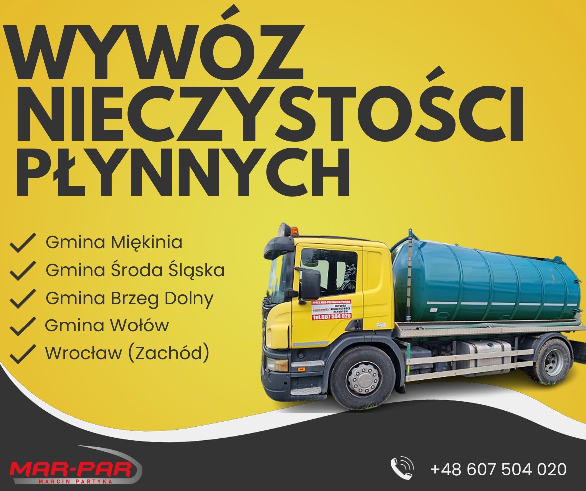 Żółta ciężarówka asenizacyjna z turkusowym zbiornikiem na tle żółtego plakatu reklamowego z napisem 'WYWÓZ NIECZYSTOŚCI PŁYNNYCH' i listą obsługiwanych gmin.