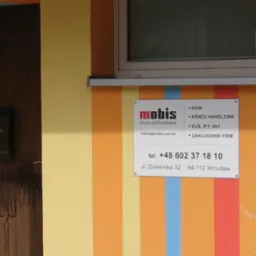 Biuro od strony pawilonu Stokrotka